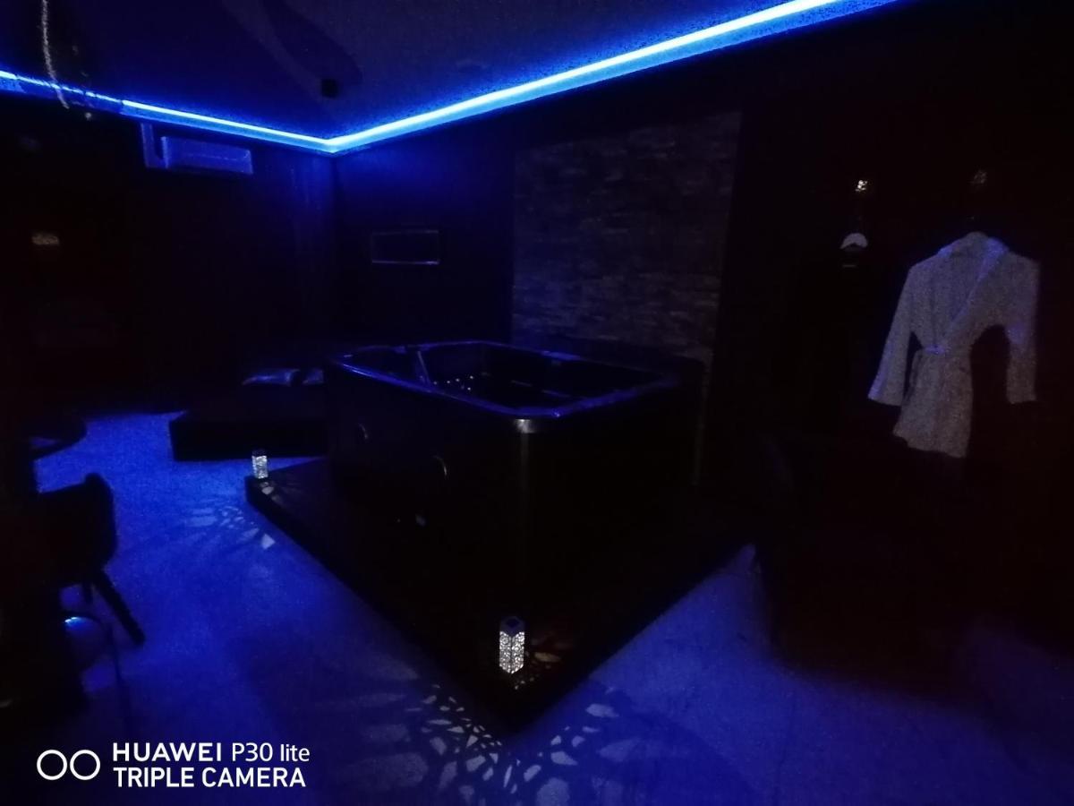 Suite Blue Jacuzzi Le Breuil  Exterior foto